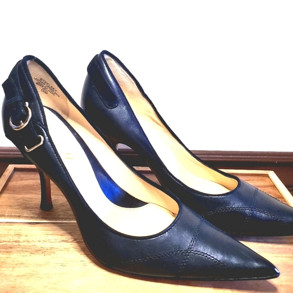 Boutique 9 Shoes - Boutique 9, Kelsey Black Leather Pump with Gold Buckle and Suede accent, Sz 10